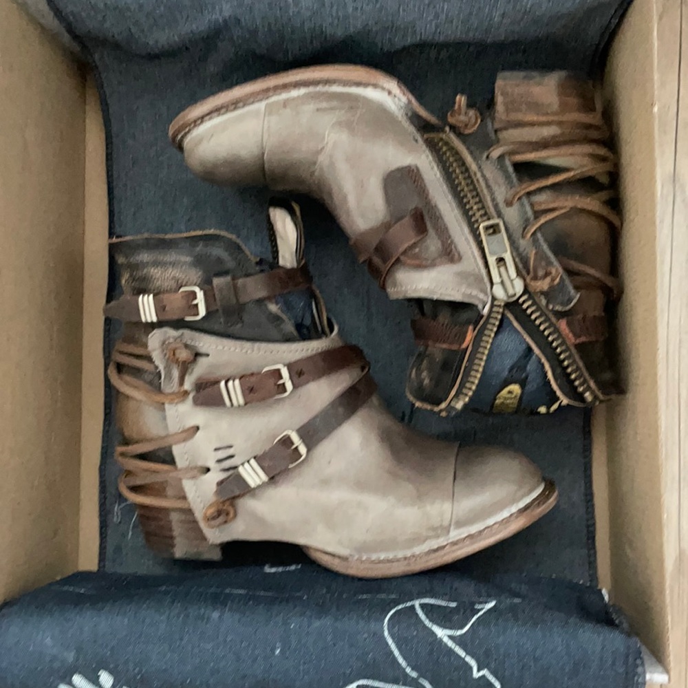 BNIB Freebird Crue